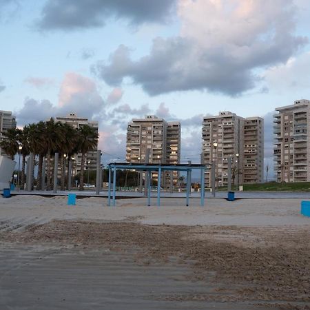 Argaman Beach Apartment 阿卡 外观 照片